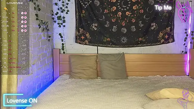 Snapshot of Bekky_Hammon chatting on 10-15-25, 03:17 Bekky Hammon online show from 10-15-25, 03:17