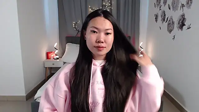 LunaPurrr online show from 09-08-25, 11:04