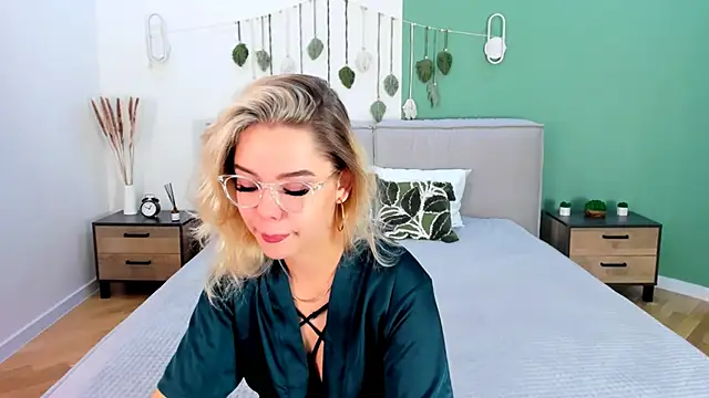 Snapshot of PrincessSlay chatting on 09-16-25, 05:19 PrincessSlay online show from 09-16-25, 05:19