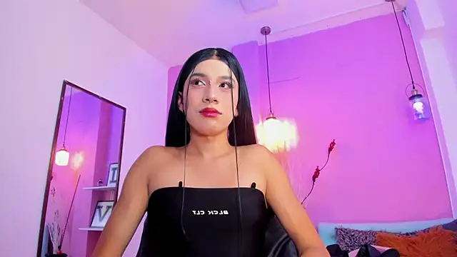 Snapshot of KristallSwan chatting on 09-28-25, 03:45 KristallSwan online show from 09-28-25, 03:45