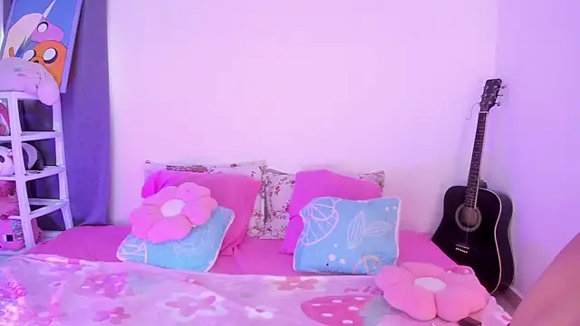 Snapshot of EmyGomezz chatting on 09-17-25, 06:42 EmyGomezz online show from 09-17-25, 06:42