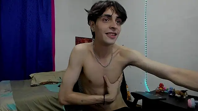 Snapshot of golden_ryyan chatting on 12-15-25, 03:55 golden ryyan online show from 12-15-25, 03:55