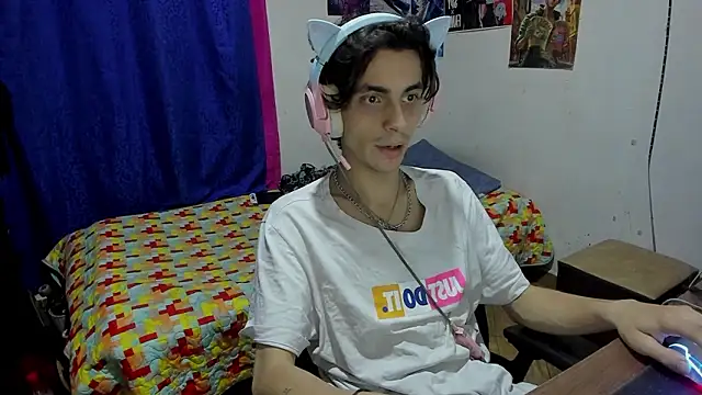 Snapshot of golden_ryyan chatting on 02-10-26, 06:23 golden ryyan online show from 02-10-26, 06:23