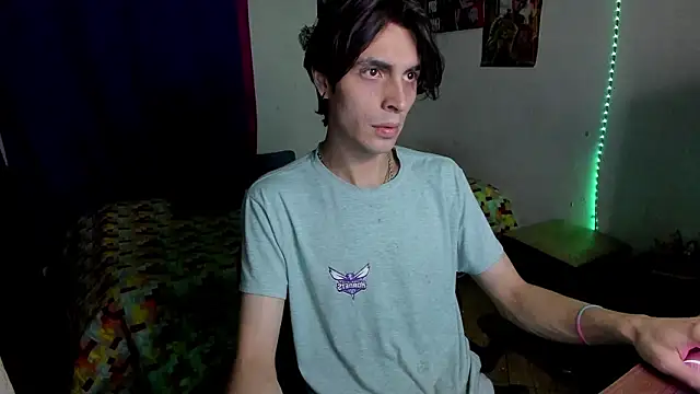 Snapshot of golden_ryyan chatting on 02-18-26, 01:12 golden ryyan online show from 02-18-26, 01:12