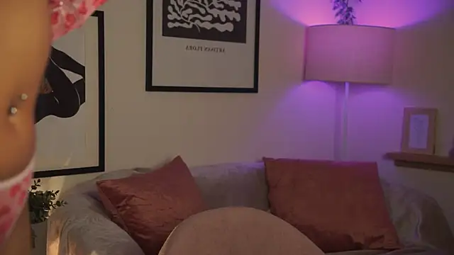 Snapshot of midnightbby_ chatting on 01-14-26, 05:29 midnightbby online show from 01-14-26, 05:29