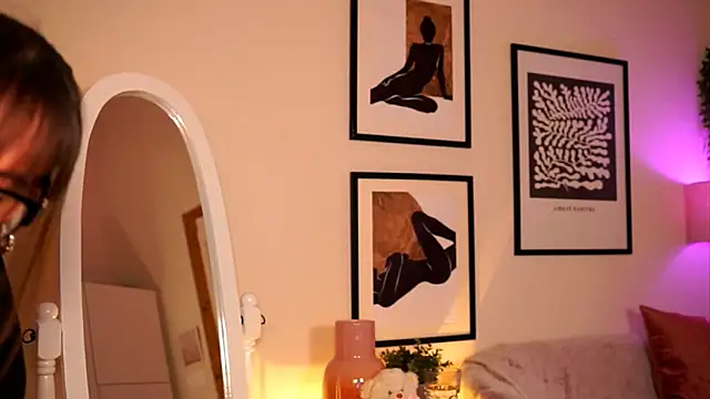 Snapshot of midnightbby_ chatting on 03-10-26, 05:51 midnightbby online show from 03-10-26, 05:51