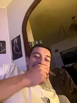 Snapshot of gb7572 chatting on 09-12-25, 11:04 gb7572 online show from 09-12-25, 11:04