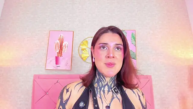 Snapshot of mystikdoll chatting on 10-20-25, 12:05 mystikdoll online show from 10-20-25, 12:05