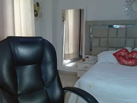 Snapshot of lilithfox05 chatting on 10-27-25, 06:56 lilithfox05 online show from 10-27-25, 06:56