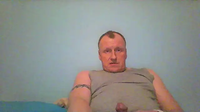 Snapshot of Redraket3600genk chatting on 12-17-25, 03:23 Redraket3600genk online show from 12-17-25, 03:23