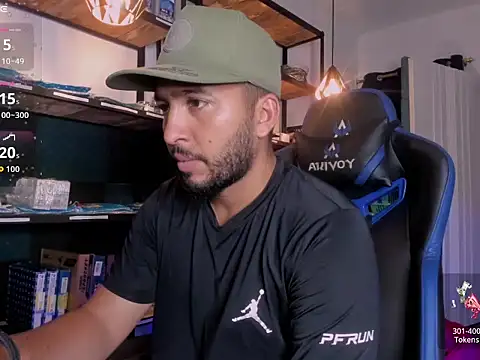 Snapshot of Edahi1386 chatting on 12-23-25, 02:53 Edahi1386 online show from 12-23-25, 02:53