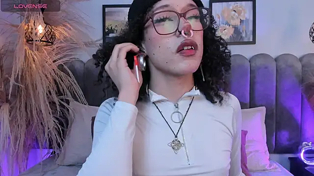 Snapshot of Dark_nina_ chatting on 10-22-25, 03:40 Dark nina online show from 10-22-25, 03:40