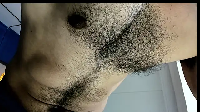 Snapshot of latinhotmuscle chatting on 10-25-25, 06:21 latinhotmuscle online show from 10-25-25, 06:21