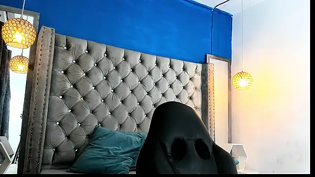 Snapshot of latinhotmuscle chatting on 11-19-25, 06:57 latinhotmuscle online show from 11-19-25, 06:57