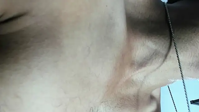Snapshot of latinhotmuscle chatting on 04-04-26, 04:11 latinhotmuscle online show from 04-04-26, 04:11