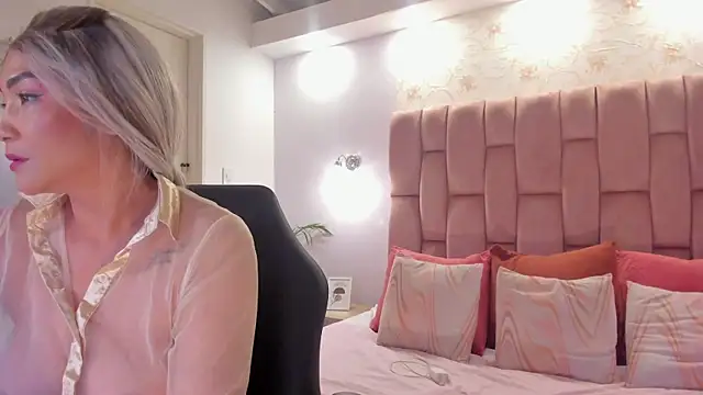 aishathornee online show from 10-08-25, 09:23