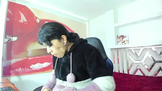 Snapshot of Raven_Rouge_ chatting on 10-03-25, 10:51 Raven Rouge  online show from 10-03-25, 10:51