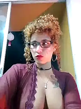 Snapshot of Vikyvoyeur chatting on 09-25-25, 01:09 Vikyvoyeur online show from 09-25-25, 01:09