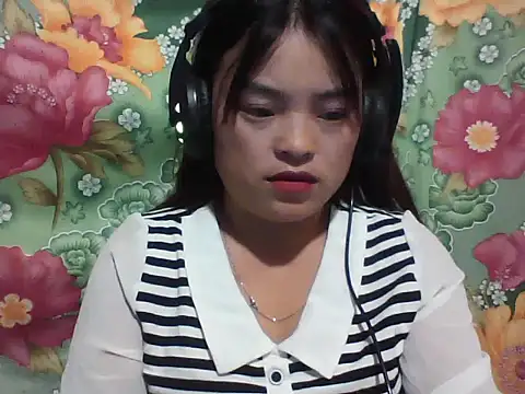 Snapshot of Loc_al chatting on 09-13-25, 03:06 Loc al online show from 09-13-25, 03:06