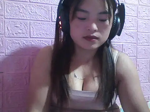 Snapshot of Loc_al chatting on 09-28-25, 04:56 Loc al online show from 09-28-25, 04:56