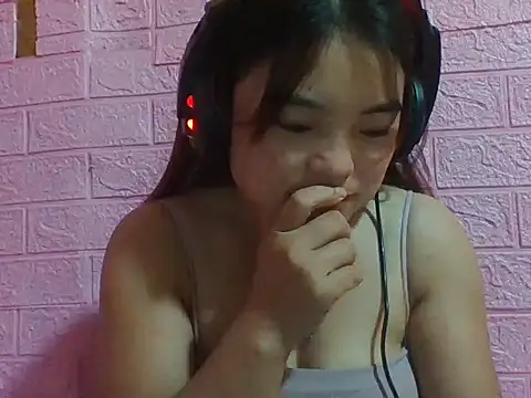 Snapshot of Loc_al chatting on 10-15-25, 01:33 Loc al online show from 10-15-25, 01:33