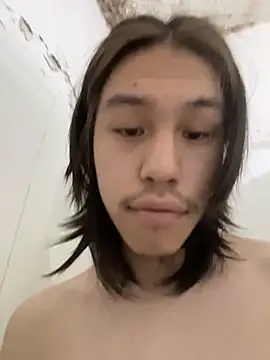 Snapshot of heytherepeoples717 chatting on 10-28-25, 01:47 heytherepeoples717 online show from 10-28-25, 01:47