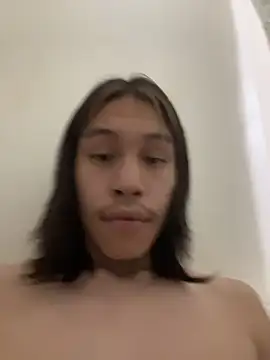 Snapshot of heytherepeoples717 chatting on 11-30-25, 04:38 heytherepeoples717 online show from 11-30-25, 04:38