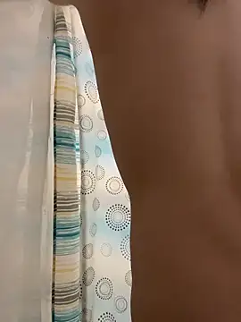 Snapshot of heytherepeoples717 chatting on 12-05-25, 05:27 heytherepeoples717 online show from 12-05-25, 05:27