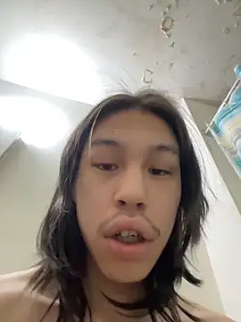 Snapshot of heytherepeoples717 chatting on 12-19-25, 02:46 heytherepeoples717 online show from 12-19-25, 02:46