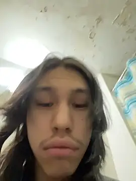 Snapshot of heytherepeoples717 chatting on 12-20-25, 01:07 heytherepeoples717 online show from 12-20-25, 01:07