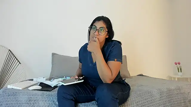  Miaa khalifa  online show from 11-21-25, 12:37