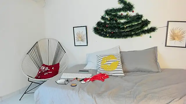  Miaa khalifa  online show from 12-14-25, 01:16