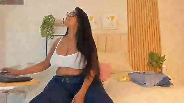 Snapshot of _Miaa_khalifa_ chatting on 05-28-26, 12:13 Miaa khalifa online show from 05-28-26, 12:13