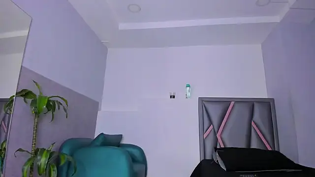 Snapshot of aurora_tziu chatting on 09-21-25, 04:36 aurora tziu online show from 09-21-25, 04:36