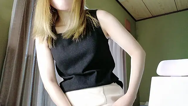 Snapshot of miyu0002 chatting on 09-29-25, 03:44 miyu0002 online show from 09-29-25, 03:44