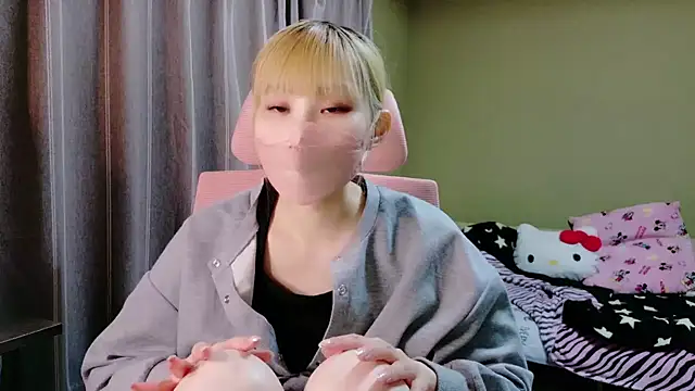 Snapshot of miyu0002 chatting on 10-16-25, 03:13 miyu0002 online show from 10-16-25, 03:13