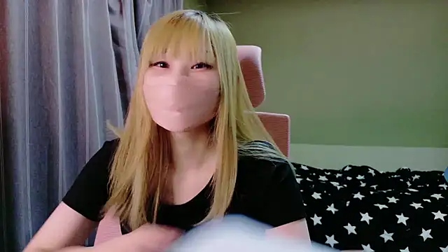 Snapshot of miyu0002 chatting on 10-26-25, 12:55 miyu0002 online show from 10-26-25, 12:55