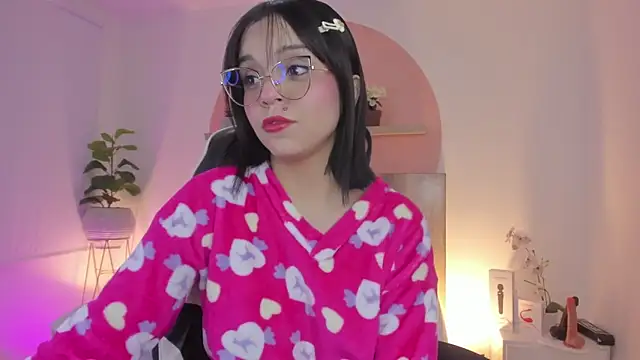 Snapshot of Clara_Luu chatting on 02-08-26, 02:59 Clara Luu online show from 02-08-26, 02:59