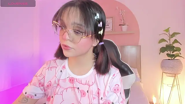 Clara Luu online show from 06-23-26, 04:43