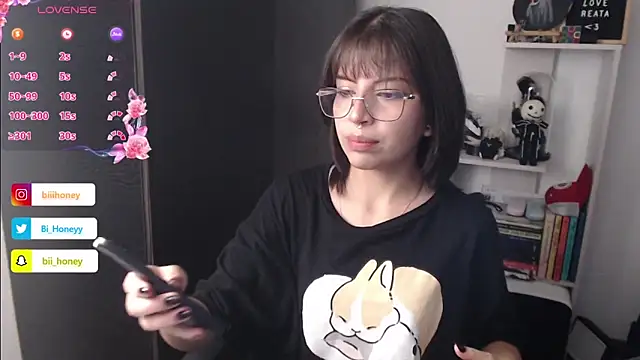 Snapshot of BiiHoney chatting on 04-08-26, 03:17 BiiHoney online show from 04-08-26, 03:17