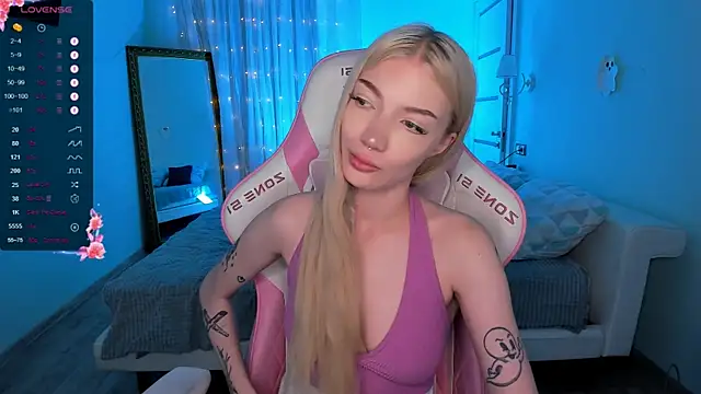 Snapshot of AnyaTaylor_ chatting on 11-11-25, 02:44 AnyaTaylor online show from 11-11-25, 02:44