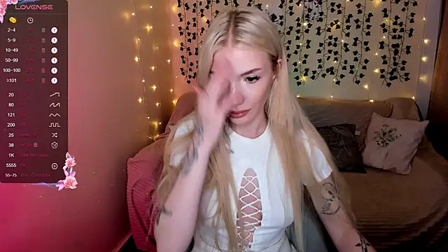 Snapshot of AnyaTaylor_ chatting on 11-14-25, 04:44 AnyaTaylor online show from 11-14-25, 04:44