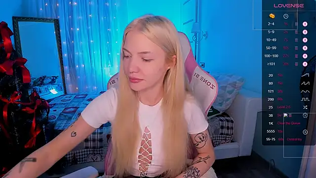 Snapshot of AnyaTaylor_ chatting on 01-08-26, 02:25 AnyaTaylor online show from 01-08-26, 02:25