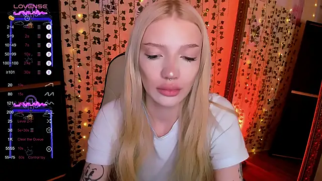 Snapshot of AnyaTaylor_ chatting on 03-15-26, 02:06 AnyaTaylor online show from 03-15-26, 02:06