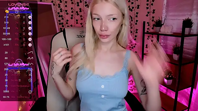 Snapshot of AnyaTaylor_ chatting on 05-13-26, 02:09 AnyaTaylor online show from 05-13-26, 02:09