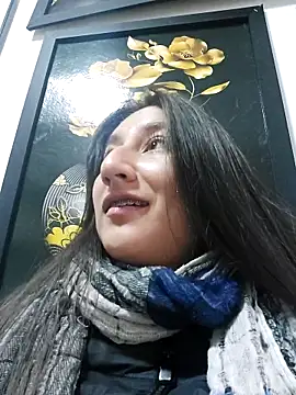 Snapshot of LunaBaby- chatting on 09-18-25, 11:12 LunaBaby- online show from 09-18-25, 11:12