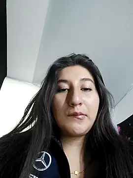 Snapshot of LunaBaby- chatting on 10-18-25, 12:39 LunaBaby- online show from 10-18-25, 12:39
