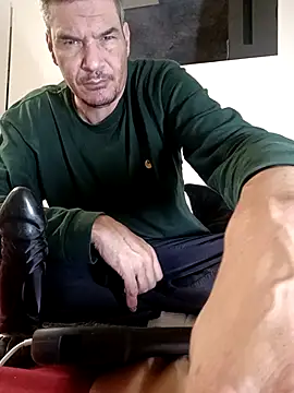 Snapshot of twitshe chatting on 11-24-25, 04:07 twitshe online show from 11-24-25, 04:07