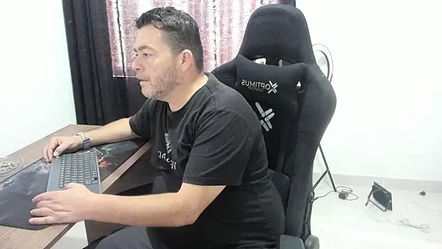 Snapshot of massimo_dannger chatting on 10-16-25, 03:24 massimo dannger online show from 10-16-25, 03:24