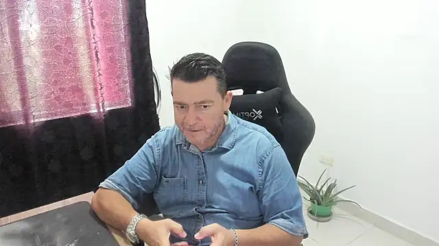Snapshot of massimo_dannger chatting on 10-20-25, 05:24 massimo dannger online show from 10-20-25, 05:24
